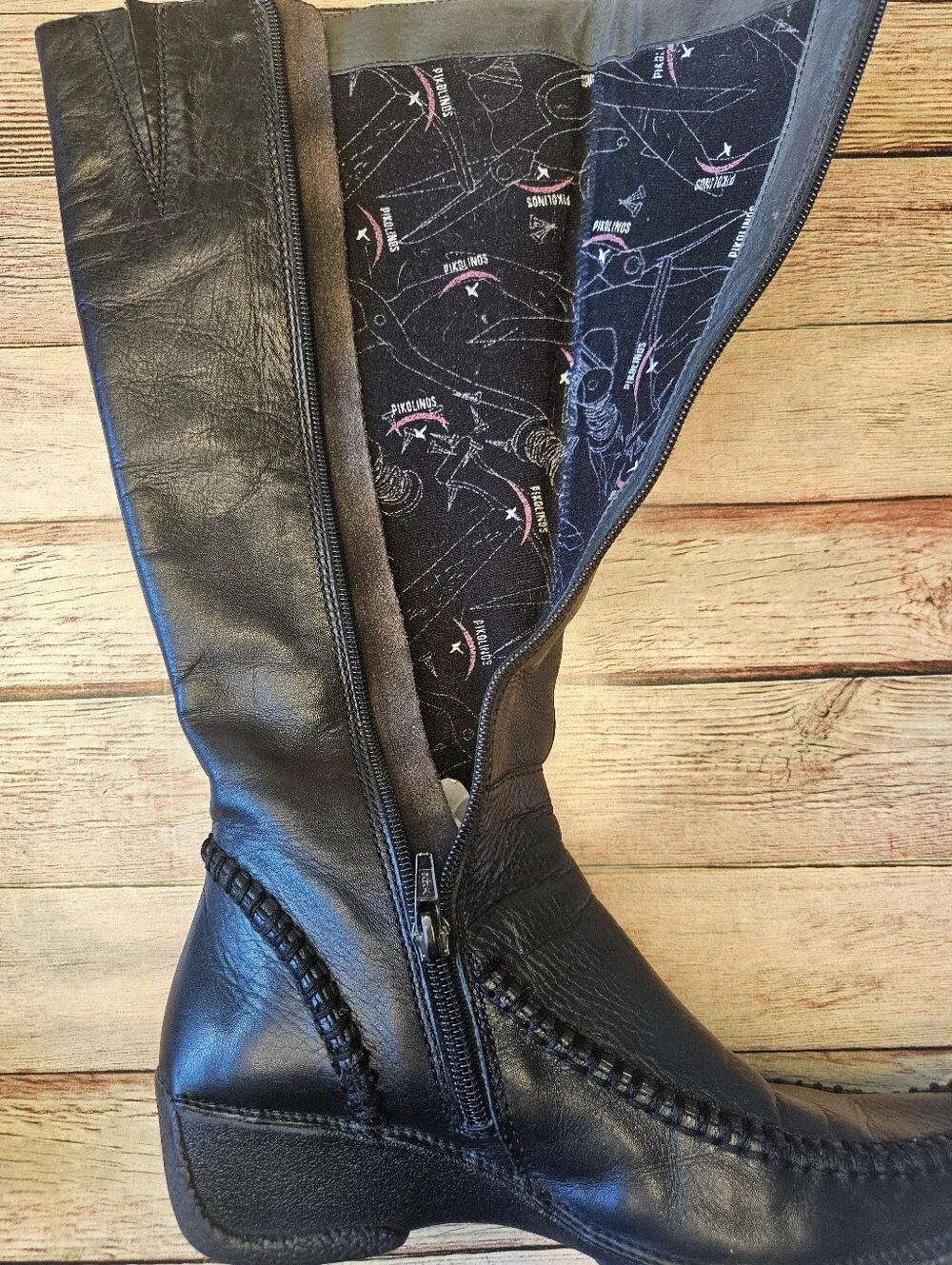 Pikolinos black leather knee-high boot